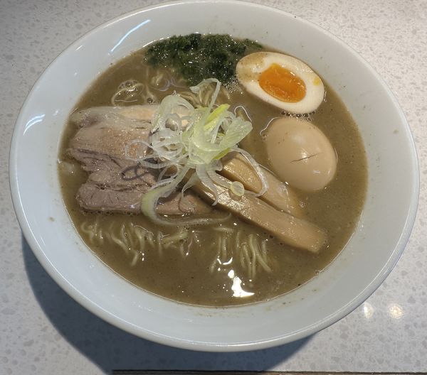 「煮干しラーメン850円+煮卵100円」@麺屋 久兵衛の写真