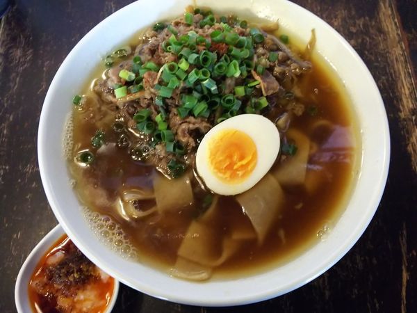 「【限定】牛ゴボウしぐれ煮ソバ。　980円」@煮干結社 弘前店の写真