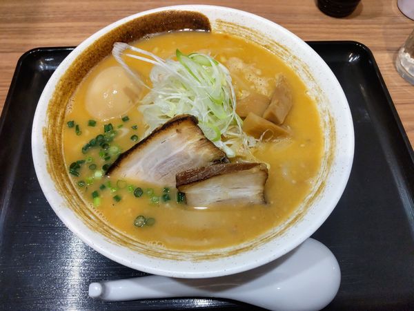 「味玉辛味噌拉麺(1辛)1040円」@札幌味噌拉麺 かけるの写真
