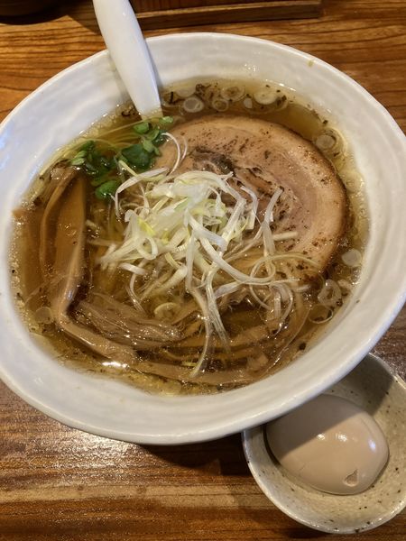 「醤油ラーメン　味玉」@手打ちラーメン創房 舌笑家の写真