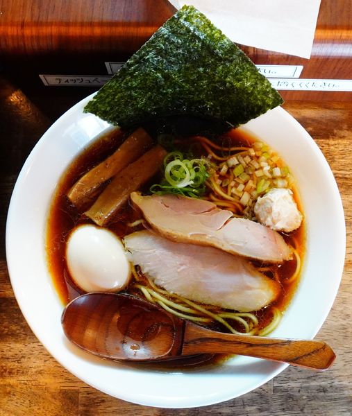 「中華そば＋味玉」@らーめん チキントの写真