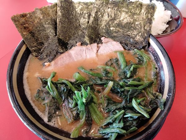 「ラーメン＋ほうれん草」@家系ラーメン 王道 神道家の写真