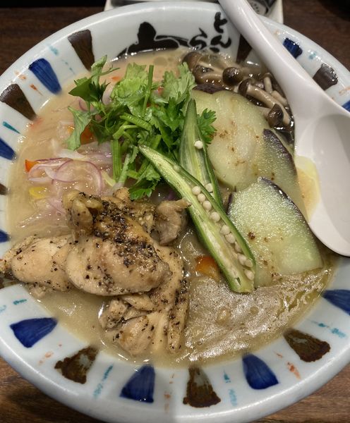 「【限定】グリーンカレーラーメン　１２００円」@七志 とんこつ編 大倉山店の写真