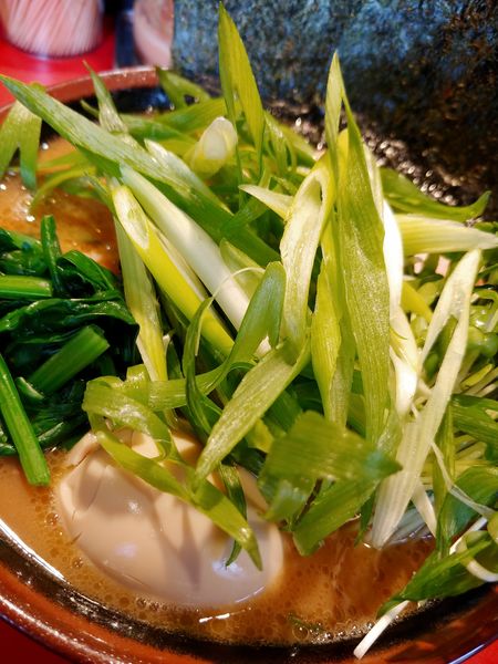 「チャーシューメン・玉子＆九条ねぎ＆かいわれ増し」@横浜ラーメン 斎藤家の写真