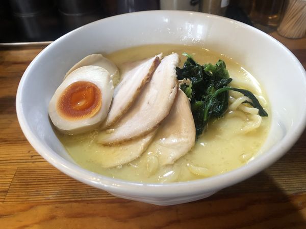 「ラーメン（塩）味玉」@鶏らーめん  極楽鳥の写真