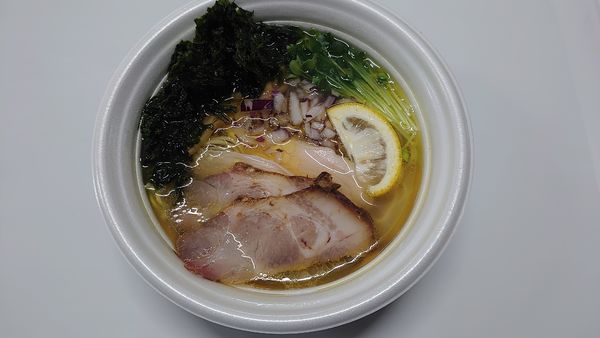 「はちきん地鶏の白醬油らーめん＋豚チャーシュー2枚＋あおさのり」@東京ラーメンフェスタ2022 supported by Rakutenの写真
