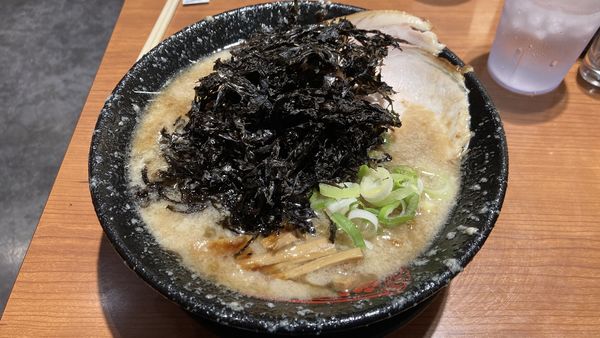 「東京駅限定 岩海苔背脂中華そば」@金澤濃厚中華そば 神仙 東京ラーメンストリート店の写真