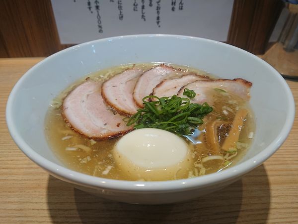 「しお味玉らーめん＋焼豚」@しおらーめん進化 2ndの写真