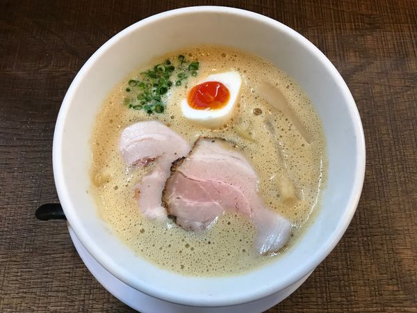 「豚CHIKIしょうゆラーメン　900円」@ラーメン家 みつ葉 本店の写真