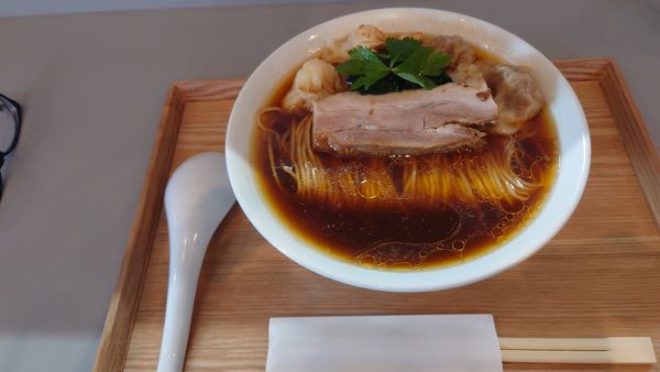 「醤油ラーメン　スッキリ　ワンタンミックス　細麺」@あはれの写真