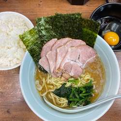 チャーシューメン+生卵+サービスライス