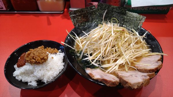 「ネギラーメン¥900+ネギW¥200+のり¥100+ライス」@柏ネギラーメン 柏本店の写真
