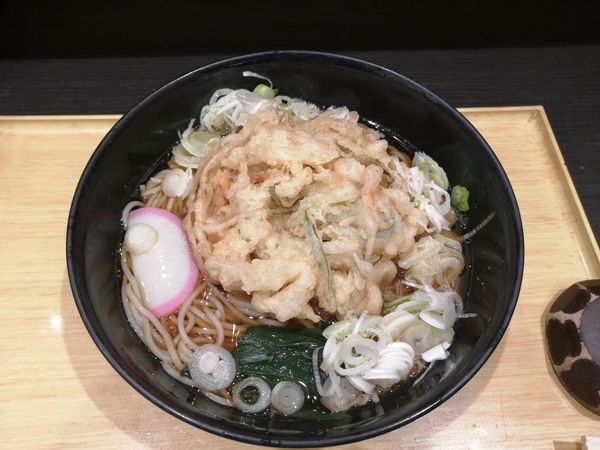 「かき揚げそば　温　430円」@小諸そば 鎌倉橋店の写真