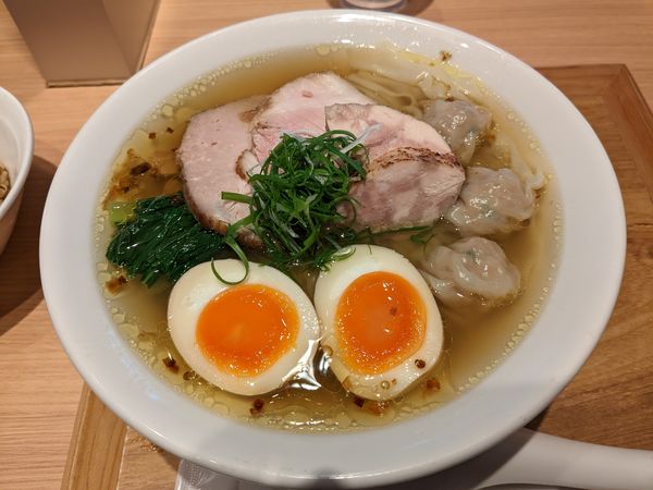 「【らーめん 鉢ノ葦葉】特製塩らー麺」@ラーメンWalkerキッチンの写真