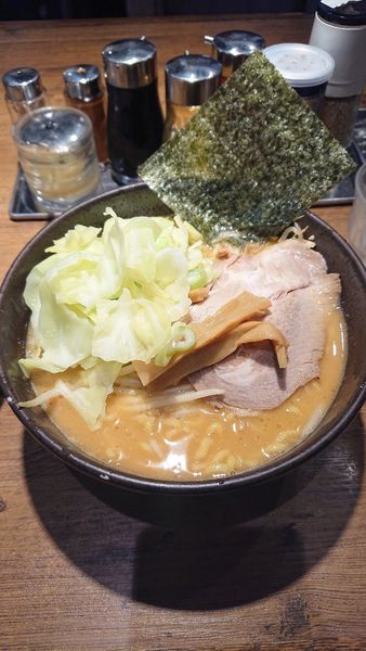「令4・10・28味噌ラーメン(840円)+クーポンでキャベツ」@北海道らーめん 楓 横浜西口店の写真