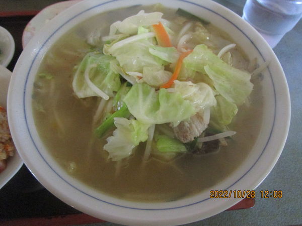 「タンメン（と半チャーハンセット） 800円」@中華料理 山久の写真