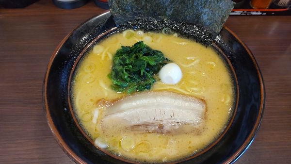 「豚骨醤油らーめん500円脂少なめ（10/27まで毎日先着30」@横浜家系ラーメン やまふじ家 野田店の写真