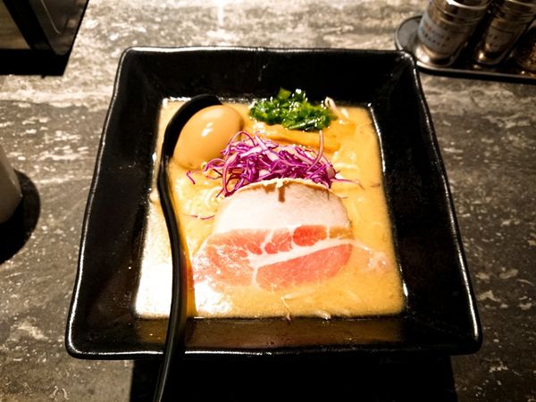 「味噌 半熟玉子付き」@バロンヌードルの写真