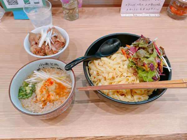 「背脂生姜醤油+ミニテール丼」@小麦と肉 桃の木の写真