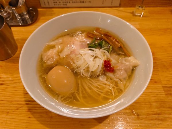 「MIXワンタン煮玉子 塩」@地球の中華そばの写真