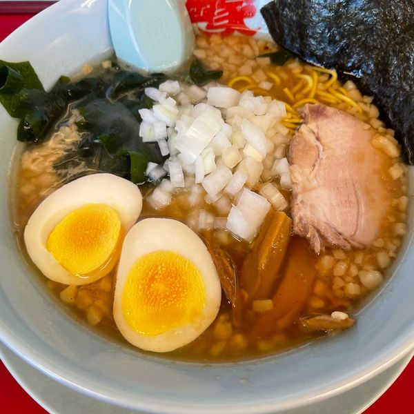 「プレミアム醤油とんこつラーメン 910円 味玉」@ラーメン山岡家 大泉店の写真