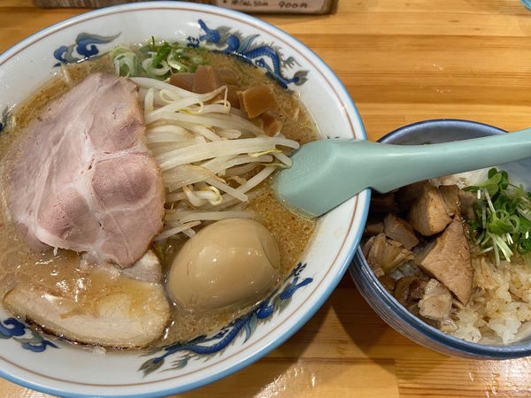 「味玉味噌ラーメン＋チャーシュー丼：900＋150円」@もんつきかかかの写真