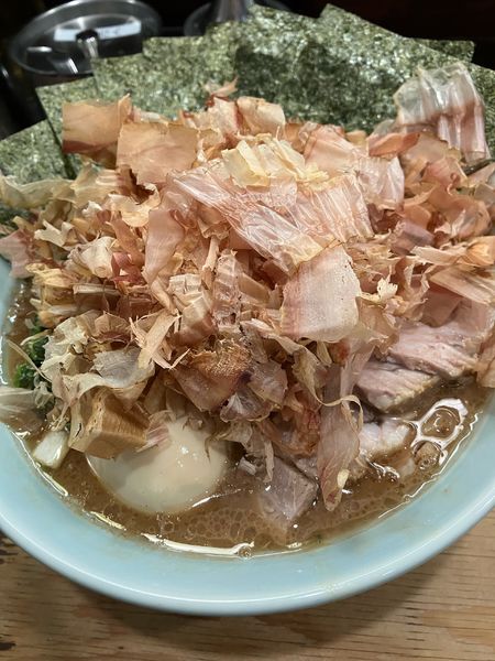 「【祝500レビュー】海苔半熟卵チャーシューラーメン＋花がつお」@らーめん武道家 口の写真