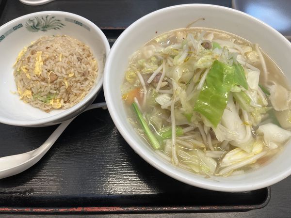 「野菜たっぷりタンメン　半チャーハンセット」@日高屋 溝の口西口店の写真