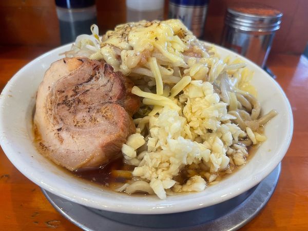 「大ラーメン（ニンニク､アブラ､カラメ）＋あぶりチーズ」@麺屋穴場の写真