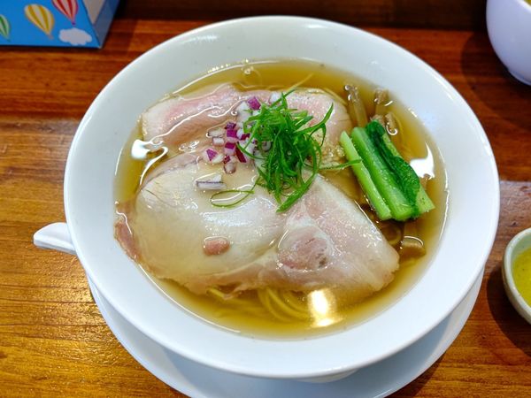 「アゴ節塩らーめん(並盛・150g)880円」@塩らーめん 千茶屋の写真