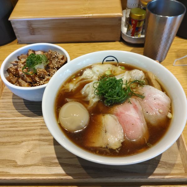 「特製わんたん麺(醤油)·炙り肉ご飯」@中華そば 二階堂の写真