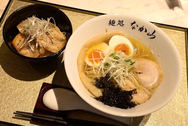「鶏しおラーメンwith味玉 & チャーシュー丼」@麺処 なか山の写真