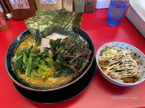 「ラーメン大盛り 半チャーシューまぶし丼」@王道家直伝 との丸家 八潮店の写真