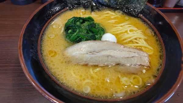 「豚骨醤油らーめん500円（10/27まで毎日先着30名）」@横浜家系ラーメン やまふじ家 野田店の写真