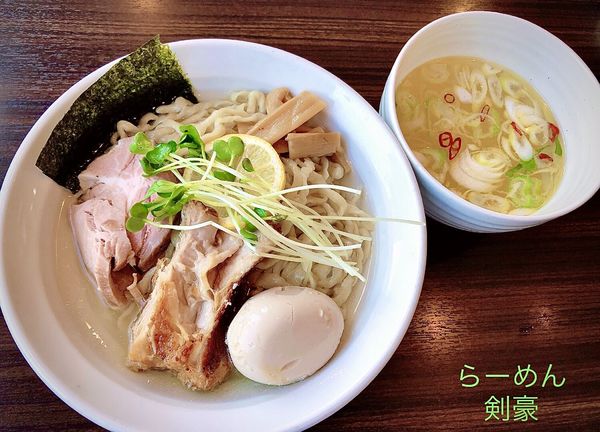 「剣豪流 昆布水つけめん 塩（950円）、味玉（CP）」@ら〜めん剣豪の写真