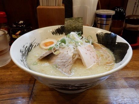 「塩と鶏のとんこつのらぁめん」@RAMEN KAGURAの写真