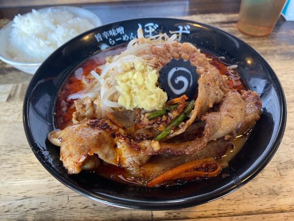 「らーめん小900円＋無料ライス」@旨辛味噌らーめん ぼんずの写真