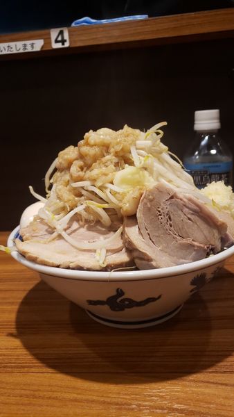 「豚玉ラーメン(並)」@びんびん豚の写真