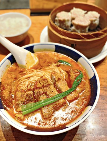 「排骨担々麺」@支那麺 はしご 銀座本店の写真