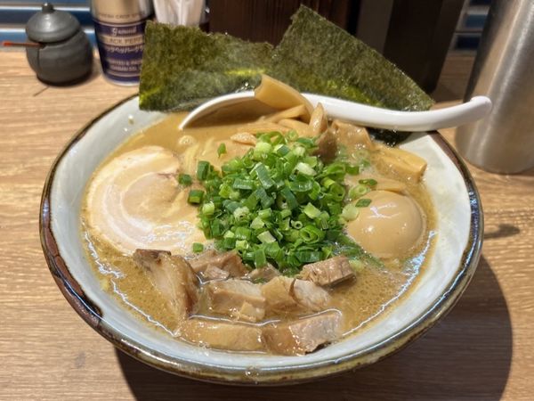 「得製らーめん大盛」@風雲児 東京ラーメン横丁店の写真