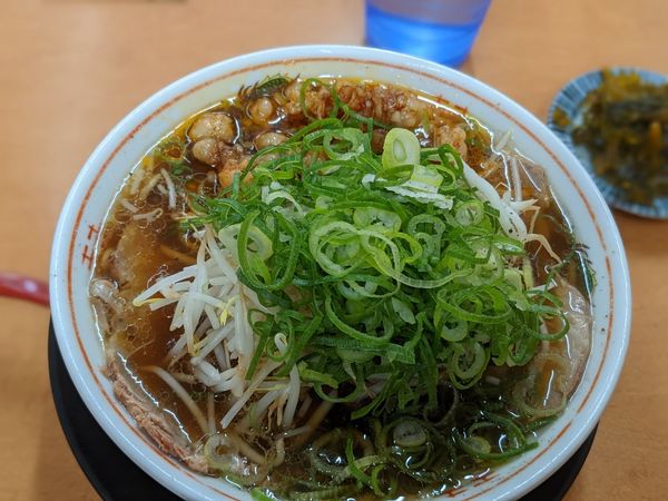 「ホルモン煮ラーメン」@らーめん 日出屋の写真