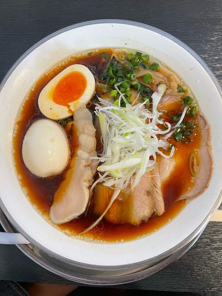 「淡麗Toriton醤油極　味玉」@麺屋 さ近 二代目の写真