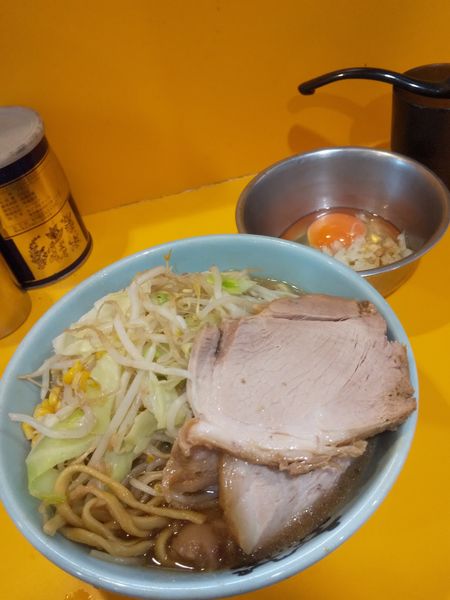 「プチ二郎830円たまねぎたまご100円(そのままで)」@ラーメン二郎 八王子野猿街道店2の写真