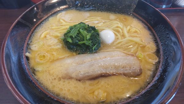 「豚骨醤油らーめん500円麺やわらかめ（10/27まで毎日先着」@横浜家系ラーメン やまふじ家 野田店の写真