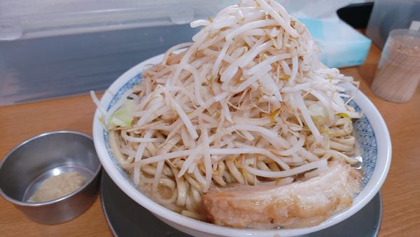 「ラーメン・麺大盛✘‎２(野菜増し特製生姜)￥980」@ラーメン ぶぅさんの写真
