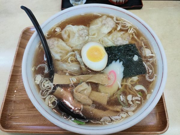 「ワンタンメン800円」@勝来軒の写真