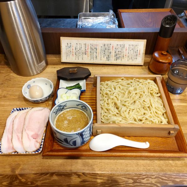 「炭火焼濃厚つけ麺(鯖)特大·岩中豚ローストポーク·トリュフ煮」@炭火焼濃厚中華そば 威風堂道の写真