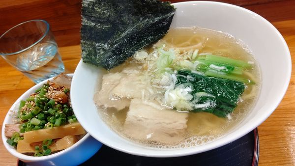 「らーめん８００円&チャーシュー丼ミニ２００円」@らーめん入間の写真