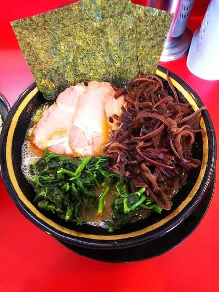 「チャーシューメン＋ほうれん草＋きくらげ＋ライス」@家系ラーメン 熊田家の写真