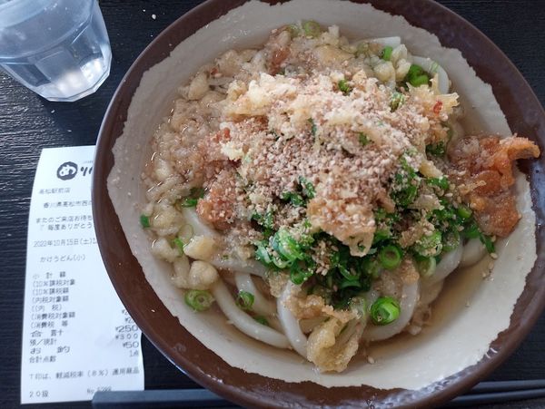 「かけうどん小250円」@めりけんや 高松駅前店の写真